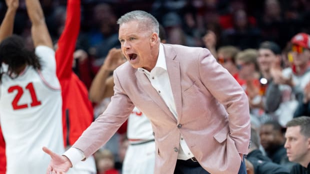 CHRIS HOLTMANN MEN'S BASKETBALL